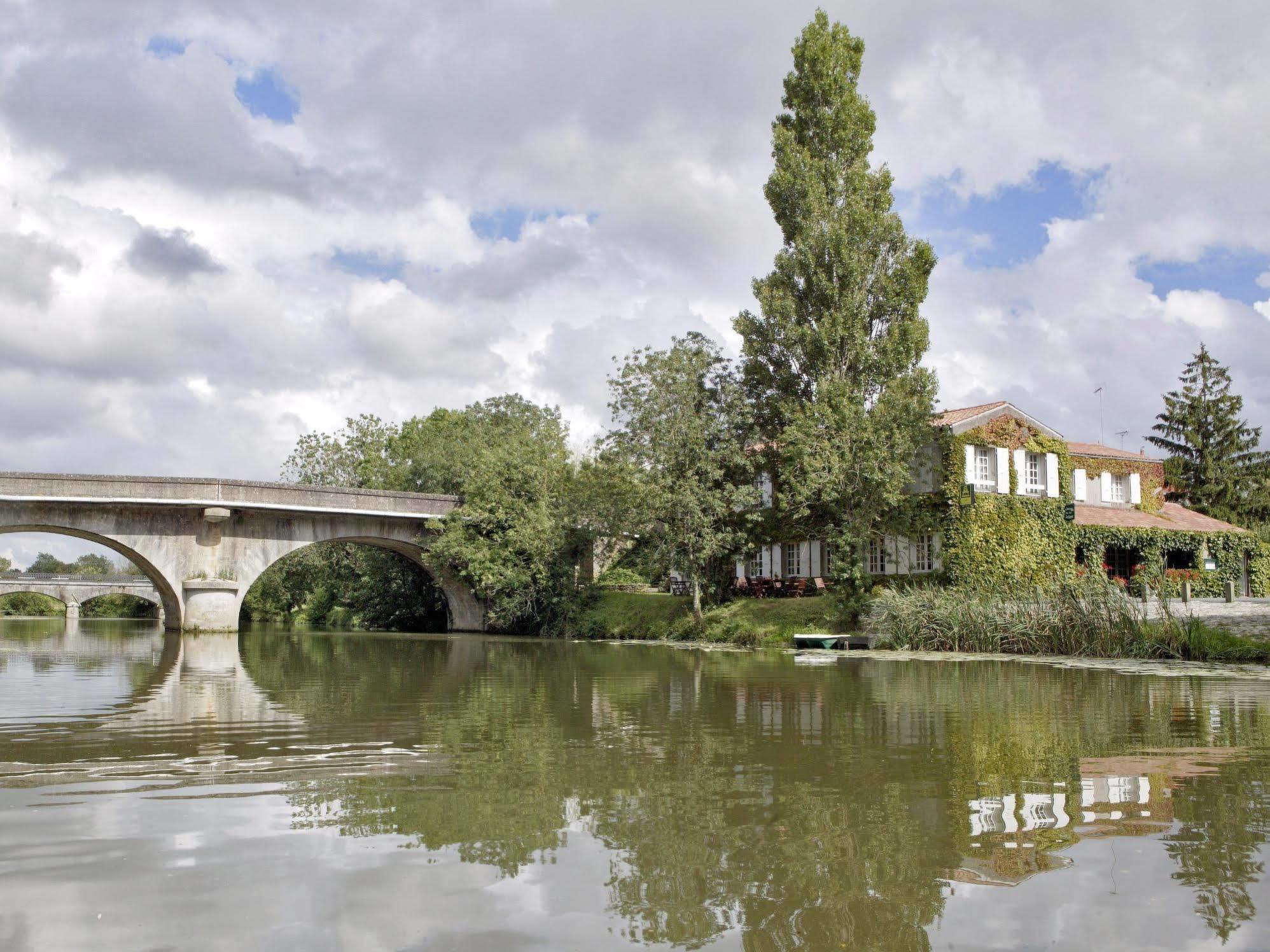 Logis Auberge De La Riviere Les Velluire-sur-Vendee Eksteriør billede